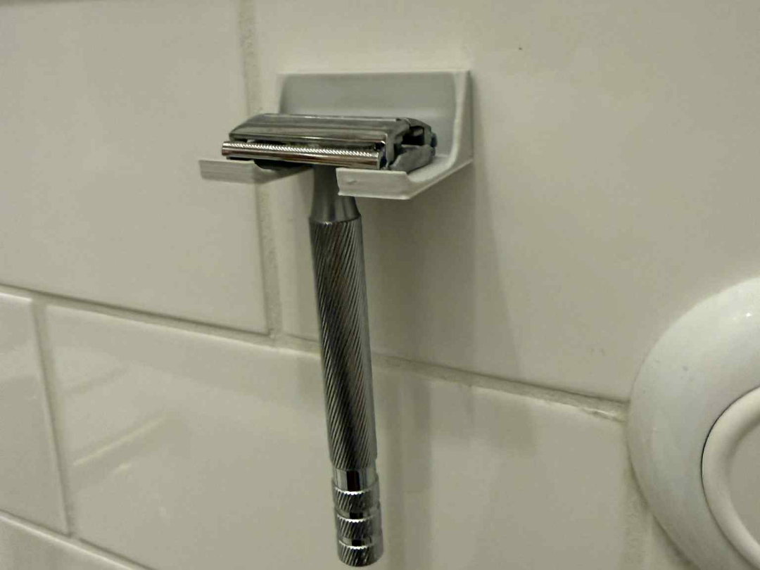 Minimalist Safety Razor Wall Mount 