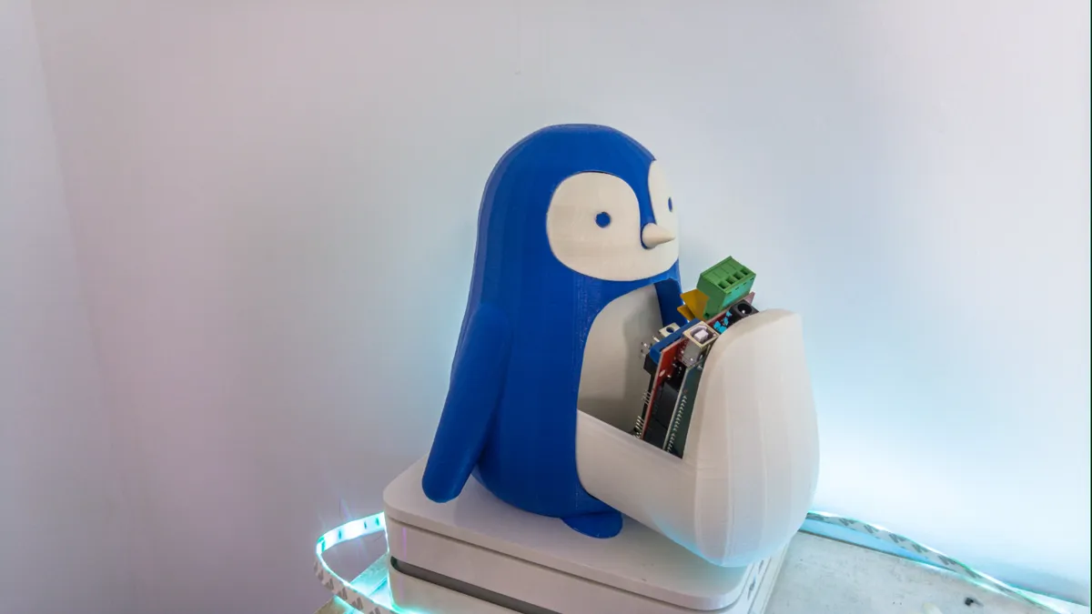 Pingouin mignon avec tiroir de rangement