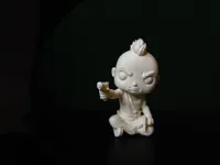 Vaas sitting