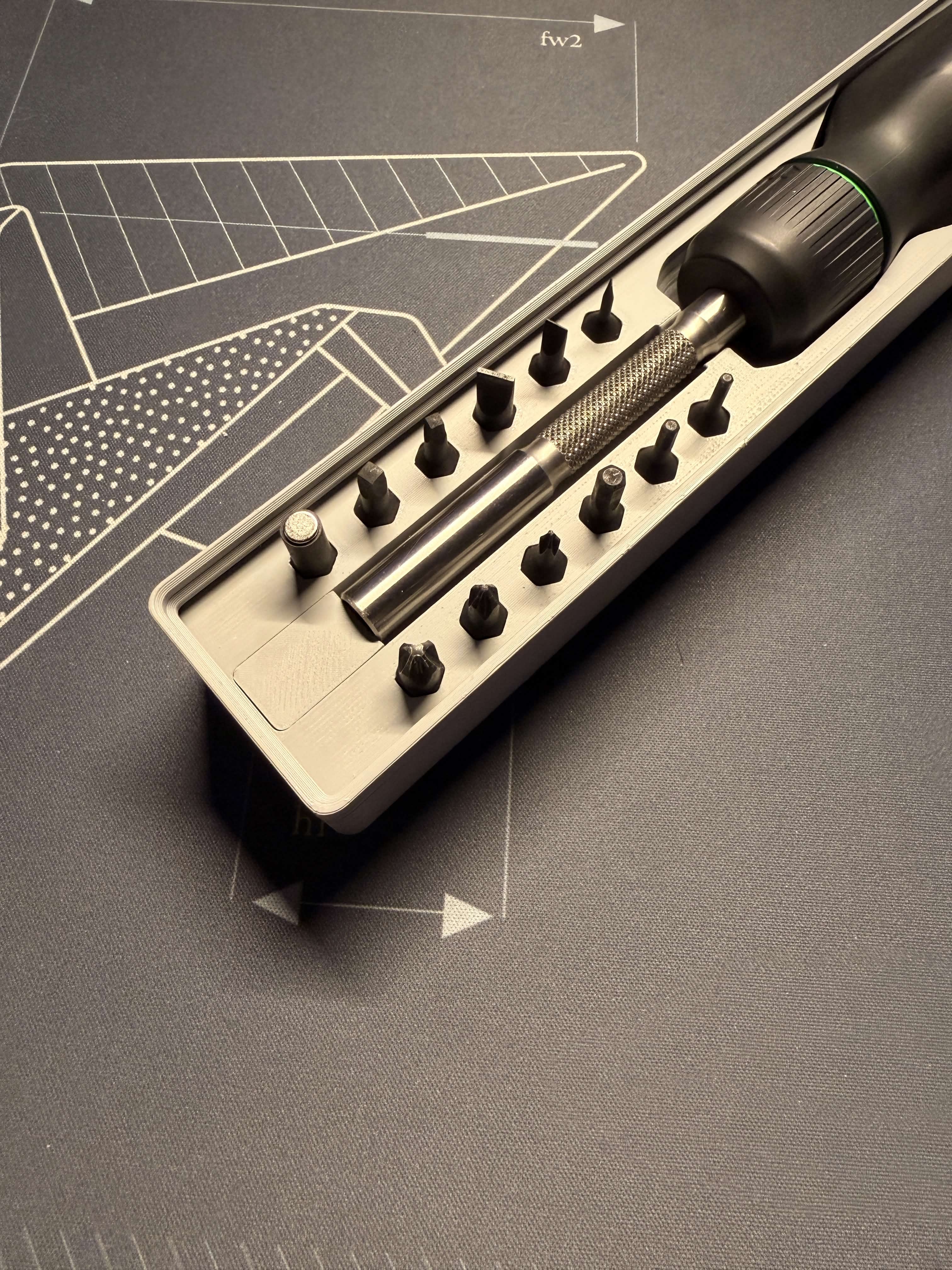 Miniatura 3 do modelo 3D Gridfinity LTT Screwdriver (Easily Removeable)