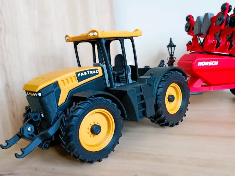 JCB Fastrack 8330  Tractor 1:24 scale 