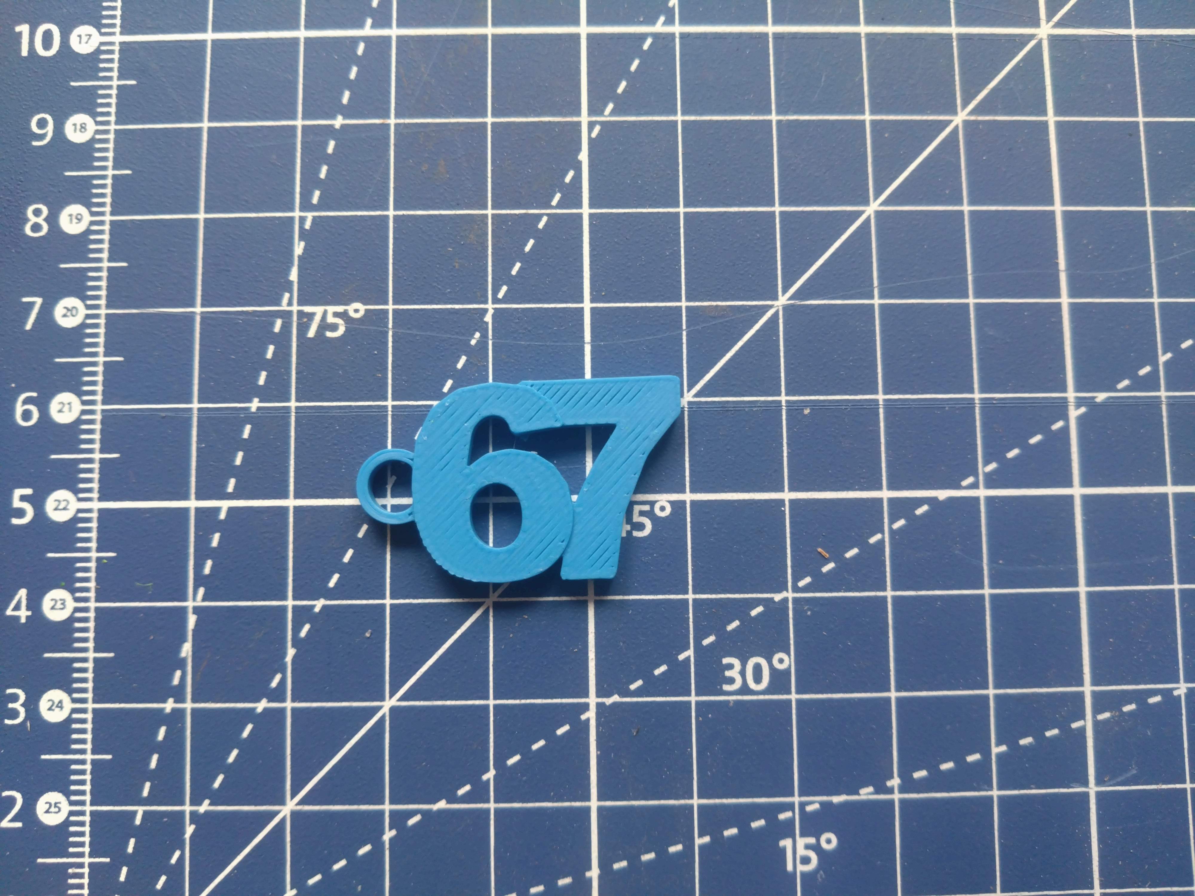 Miniatura 1 do modelo 3D SIX SEVEN Keychain