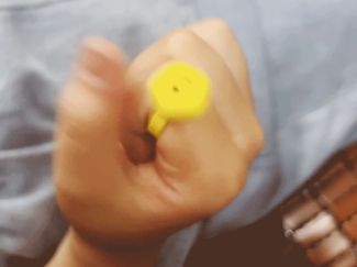 女儿超爱的转转转星星戒指！