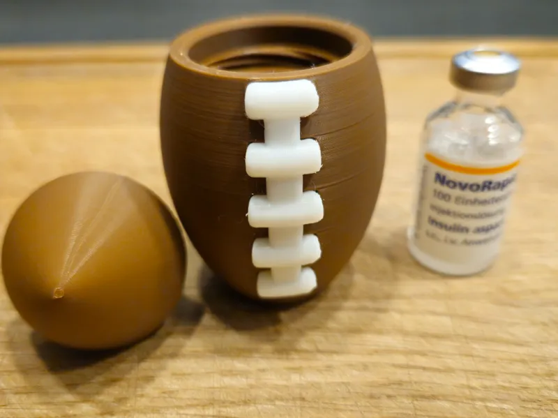 Football Dose mit Schraubverschluss