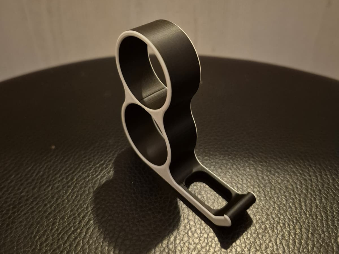 Phone holder for extremely big fingers