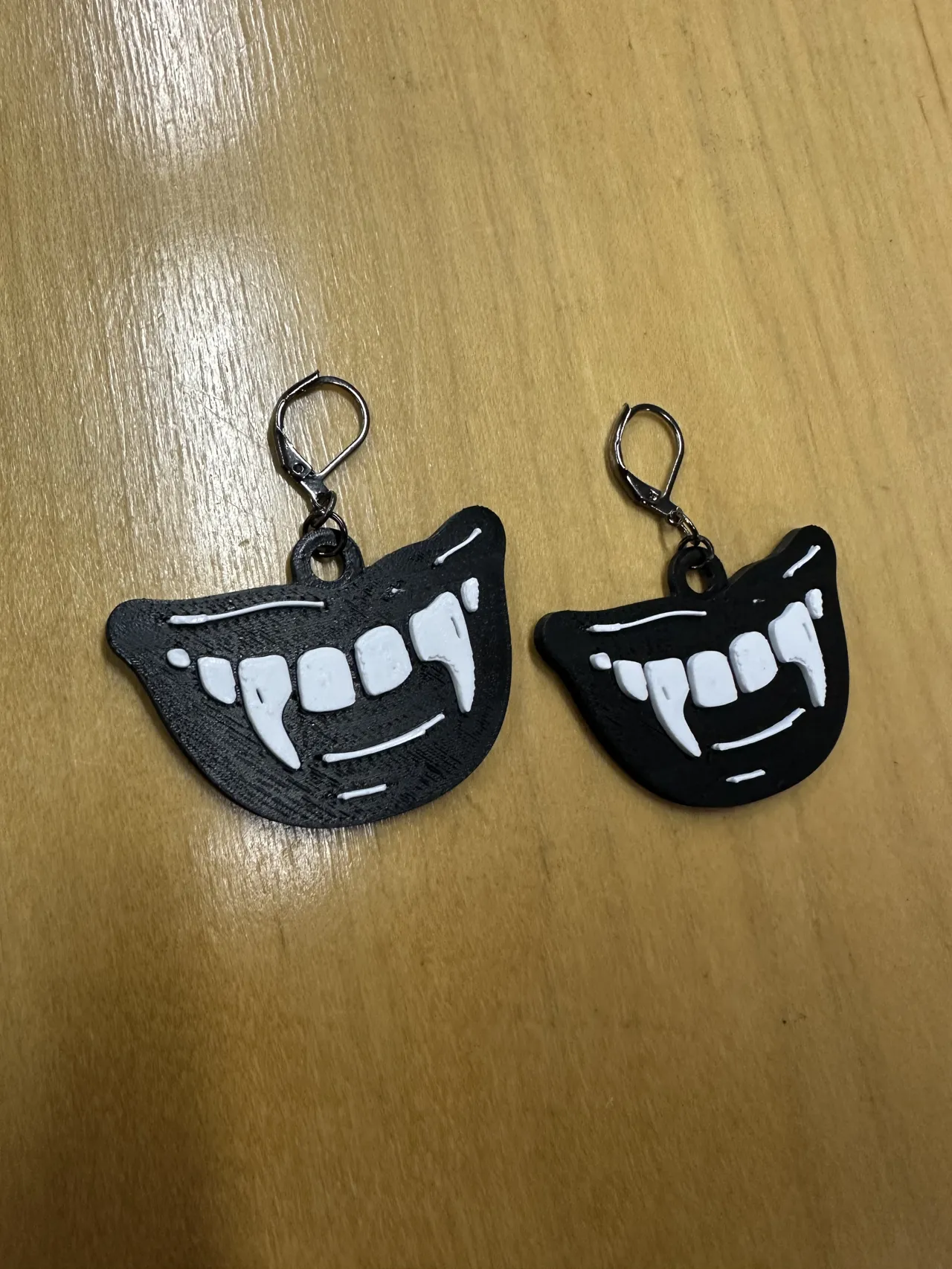 Vampire Lips Earrings - Free Commercial License view 3