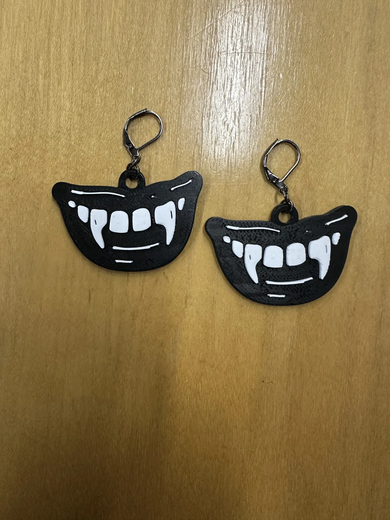 Vampire Lips Earrings - Free Commercial License view 2