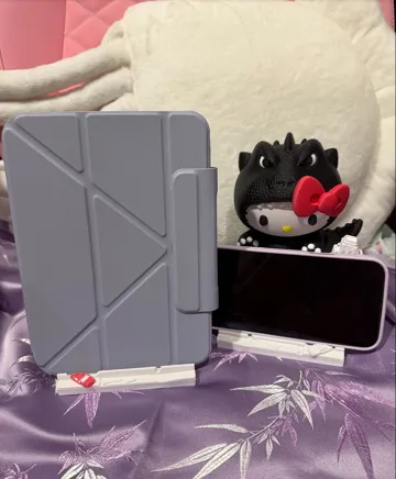 Soporte: Hello Kitty x Godzilla Phone & iPad Holder Stand — vista de referencia 3