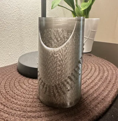 Cutlery holder with hollow bottom