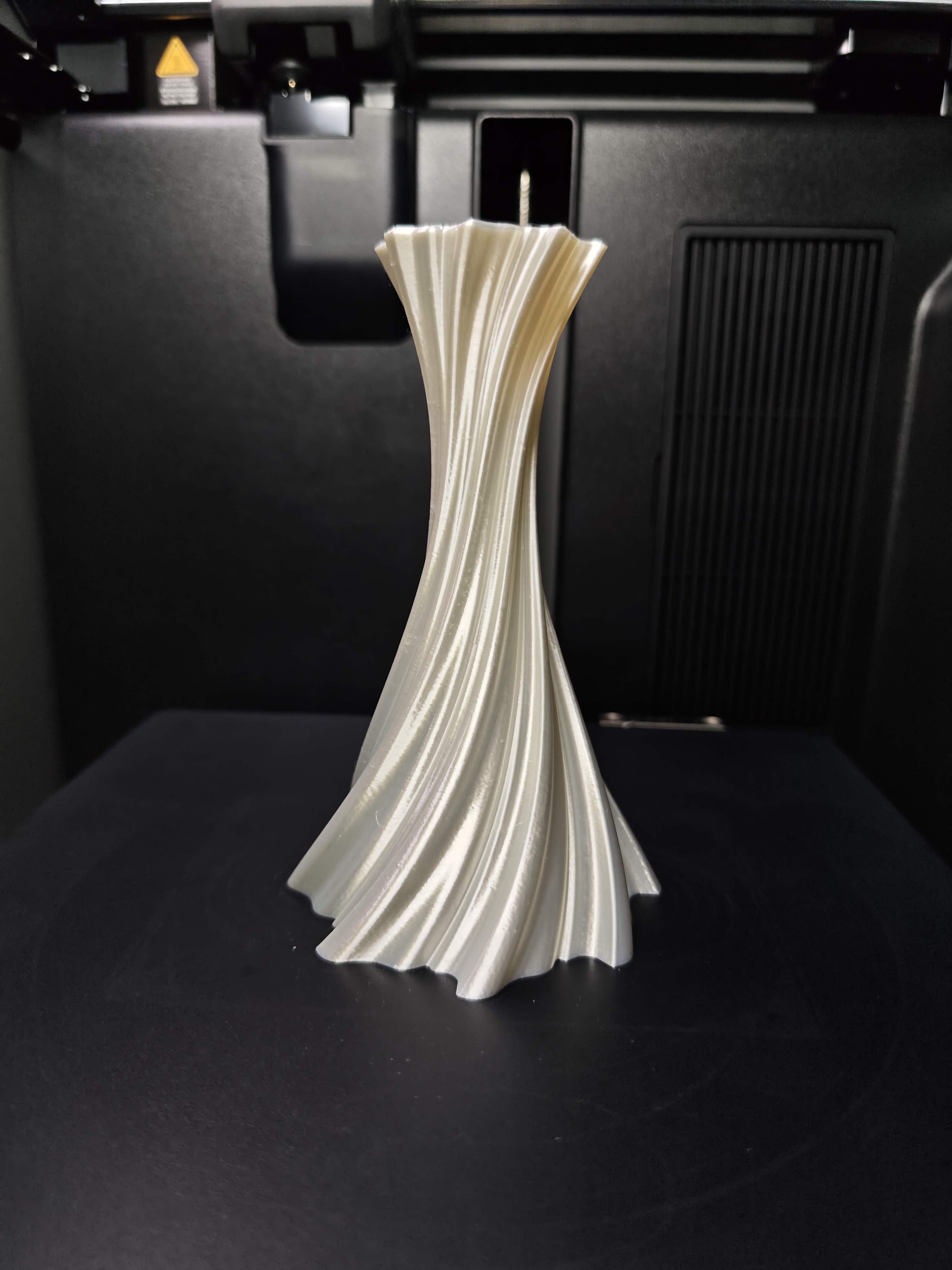 Miniatura 1 do modelo 3D 裙摆花瓶（不漏水）（已更新改进版）