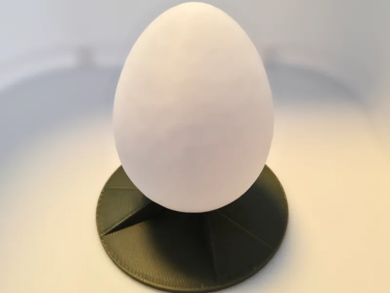 Egg holder with textured Egg