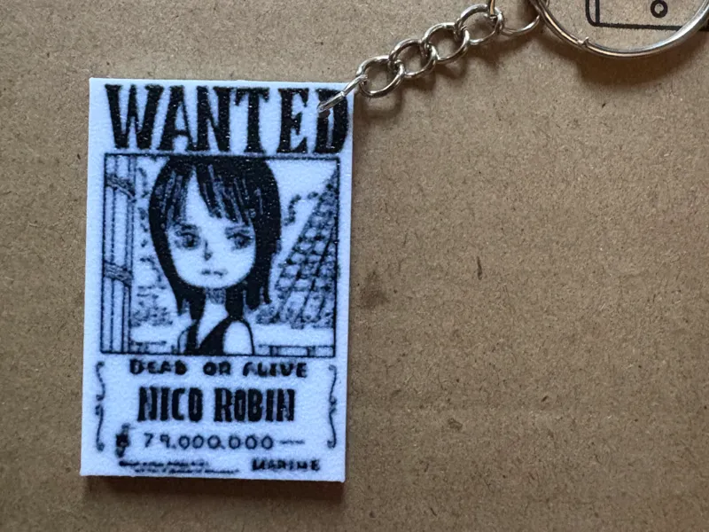 LLAVERO ONE PIECE WANTED NICO ROBIN