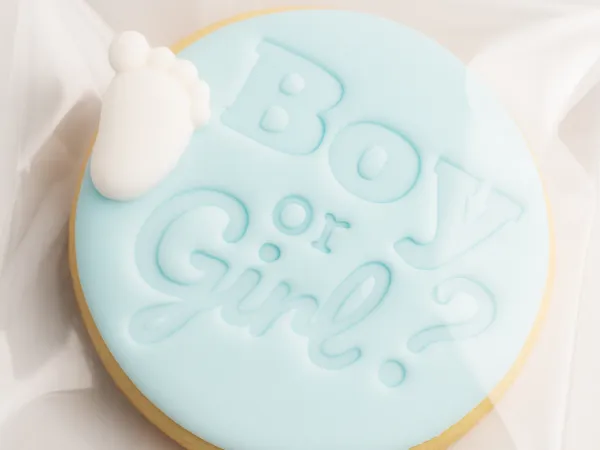 Emporte-pièce et tampon « Boy or Girl ? » pour baby shower
