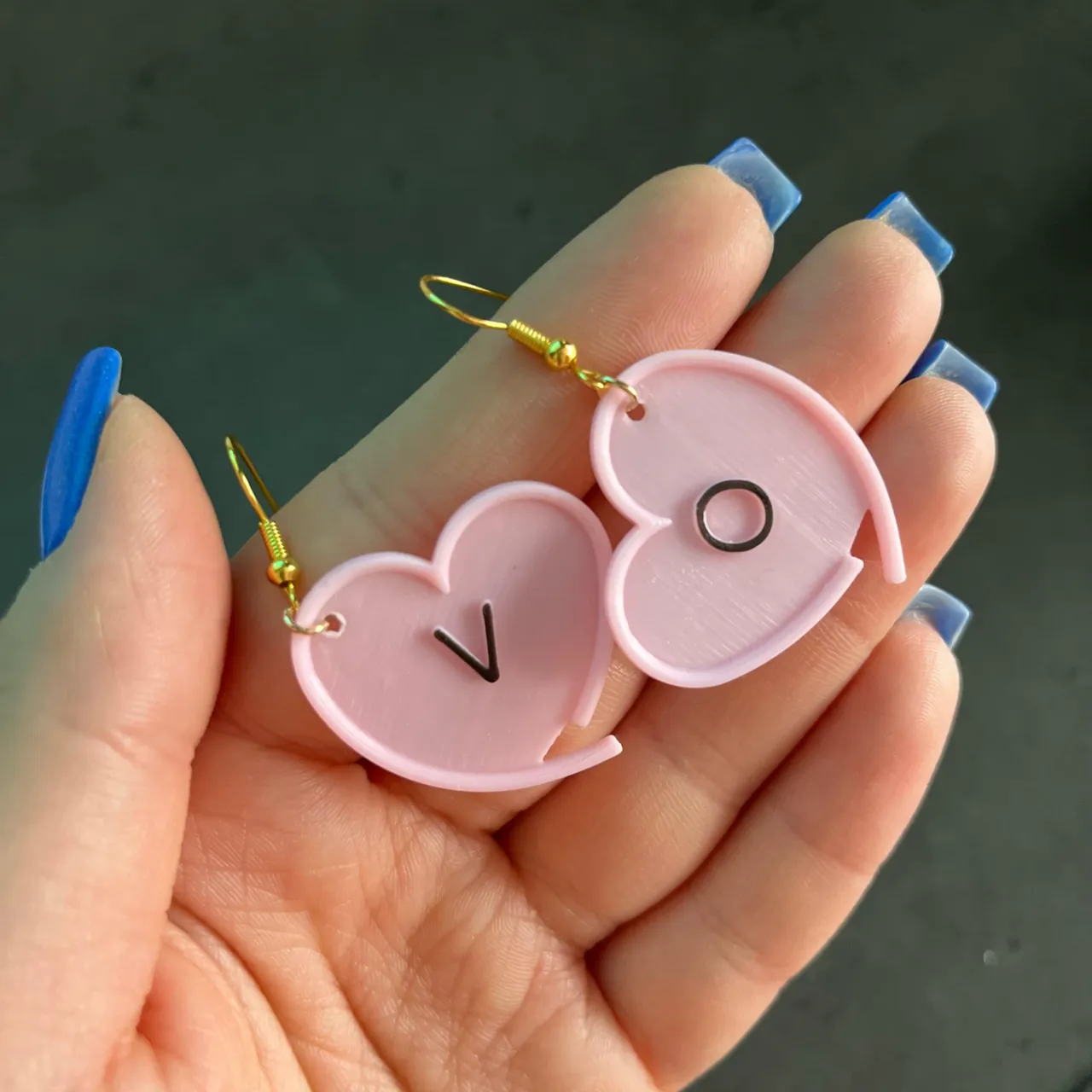 Heart earrings with delicate setting and inlay view 4