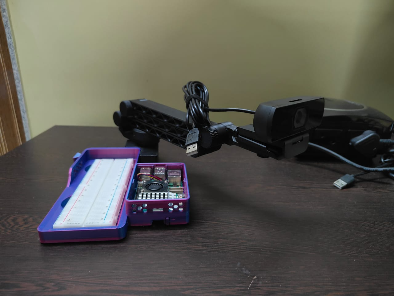 Raspberry Pi 5 & Breadboard Case