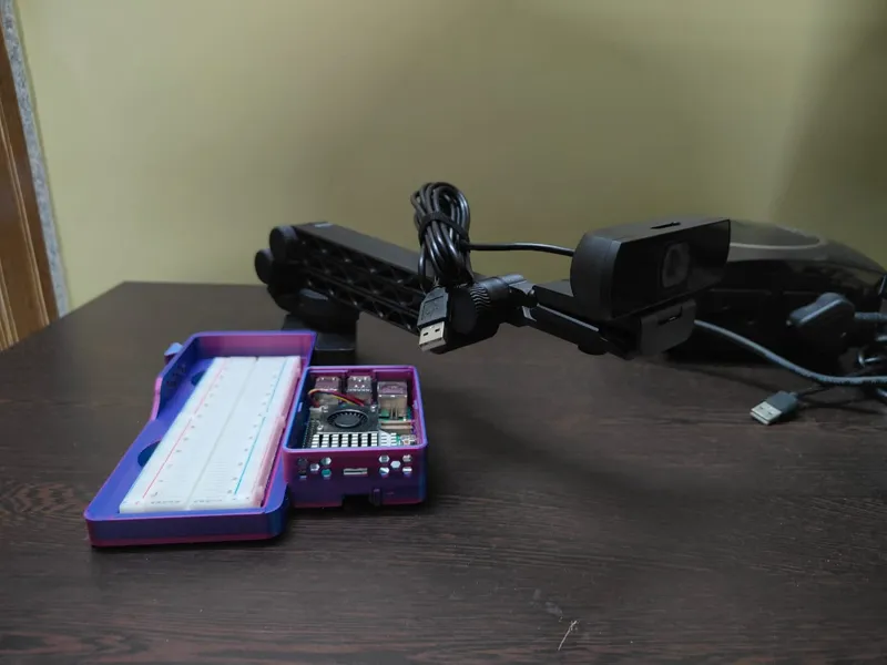 Raspberry Pi 5 & Breadboard Case