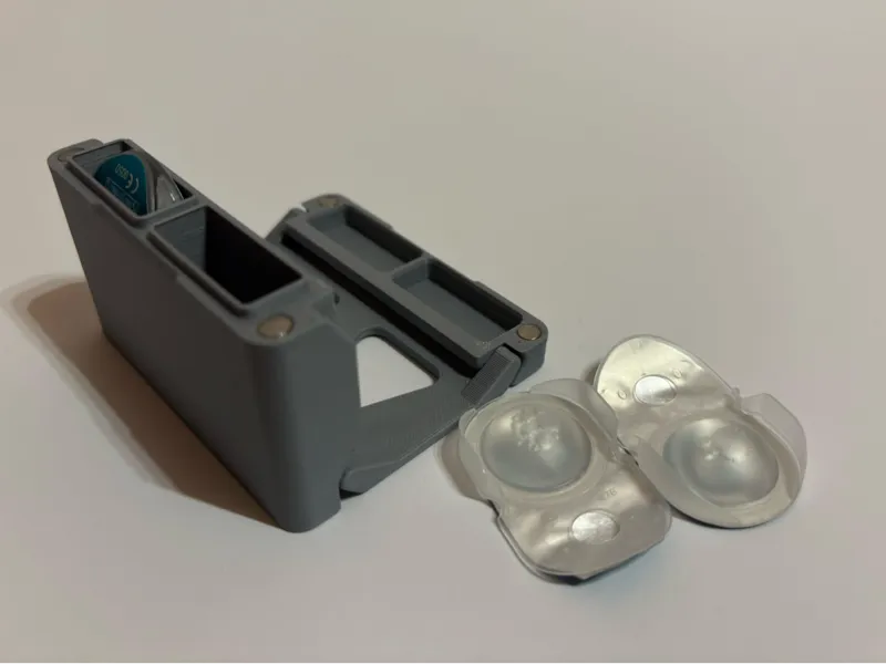 Compact travel contact lenses case