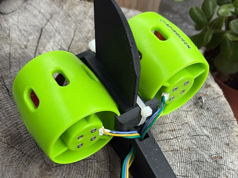 SUP Fin with Dual Apisqueen U-01 Motor Mount