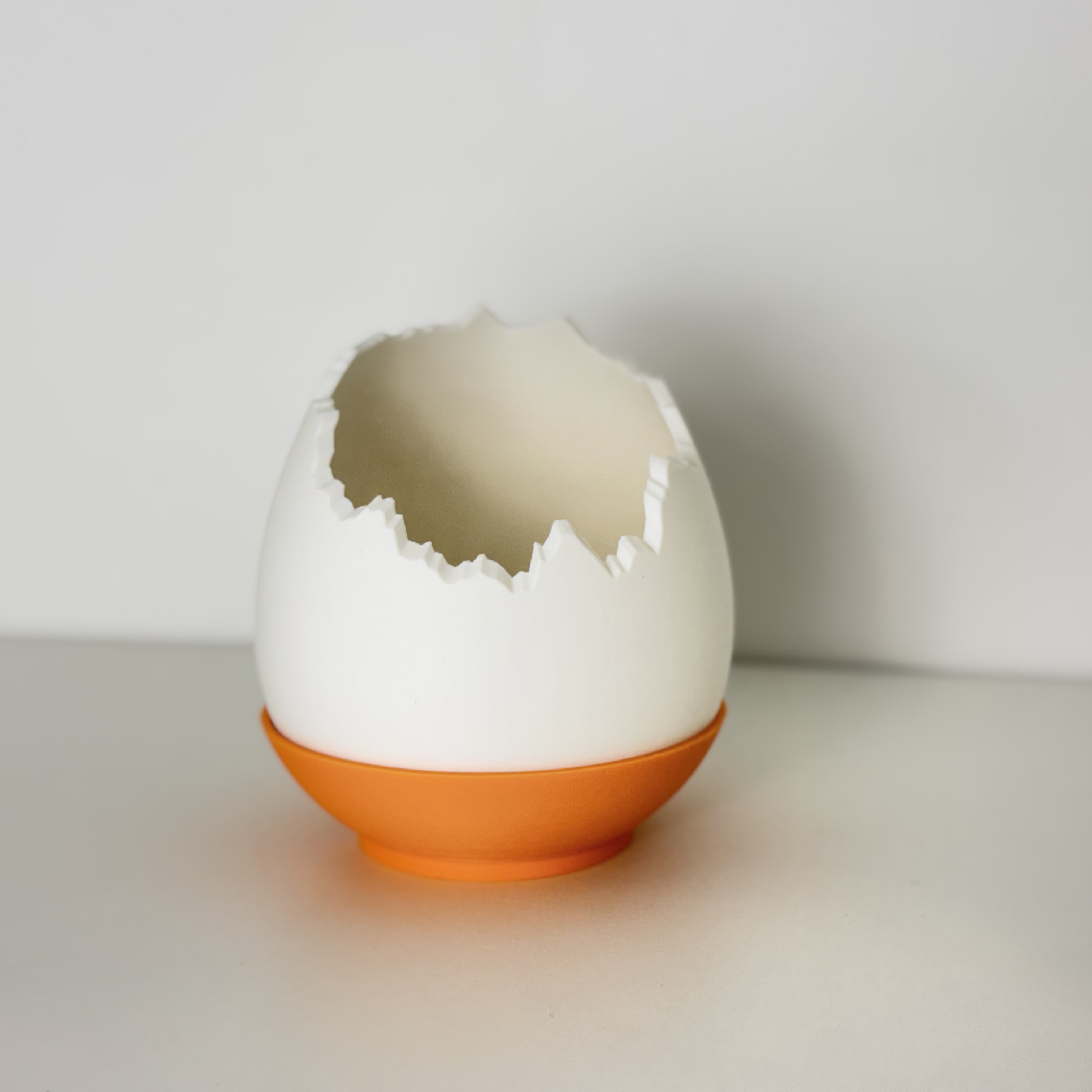 Miniatura 2 do modelo 3D Easter Cracked Egg Planter Collection