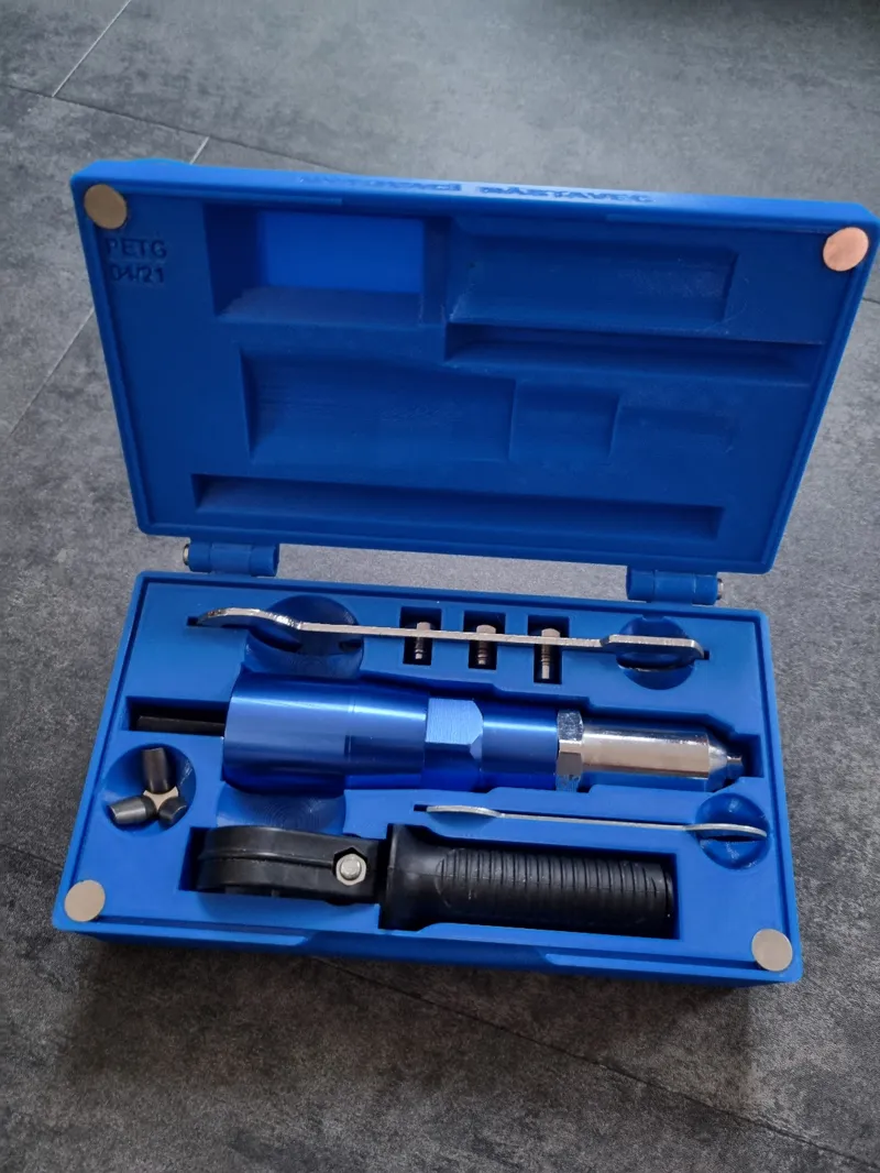 Riveter case 