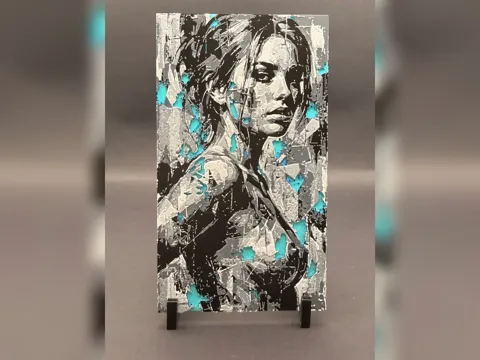 Cuadro decorativo en 3D: Fractured Cyan Sci-Fi Woman HueForge Print — referencia de MakerWorld