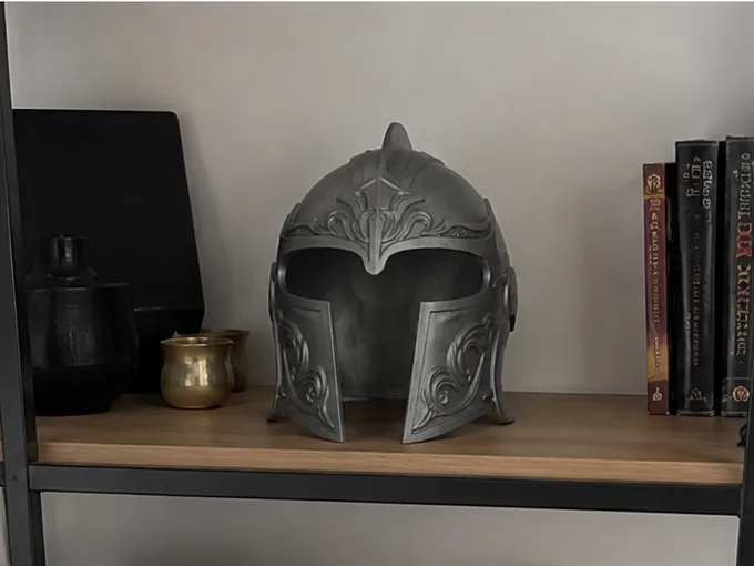 Pieza para disfraz o exhibición: Knight Helmet. Referencia del modelo original.