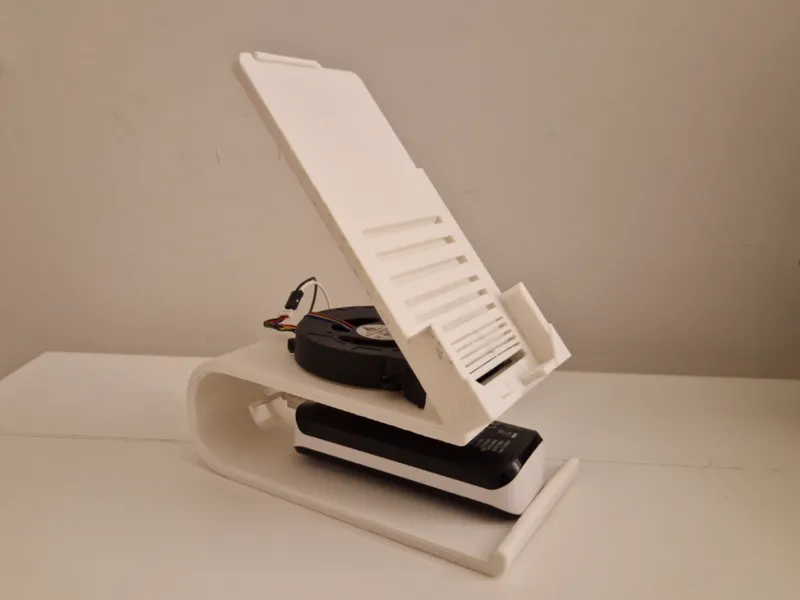 Desk stand for galaxy s22 with Active Cooling