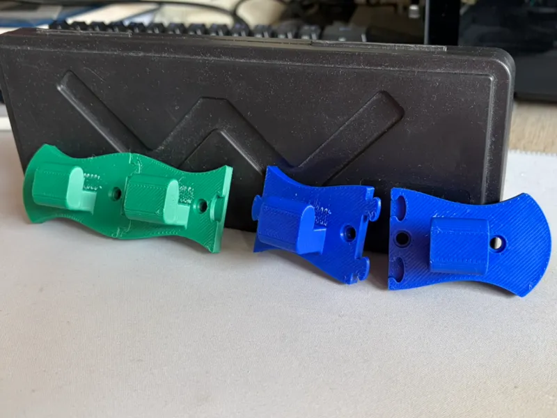 Modular interlocking wall hanger