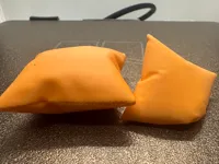 Mini coussin de canapé ultra-réaliste — photo 1