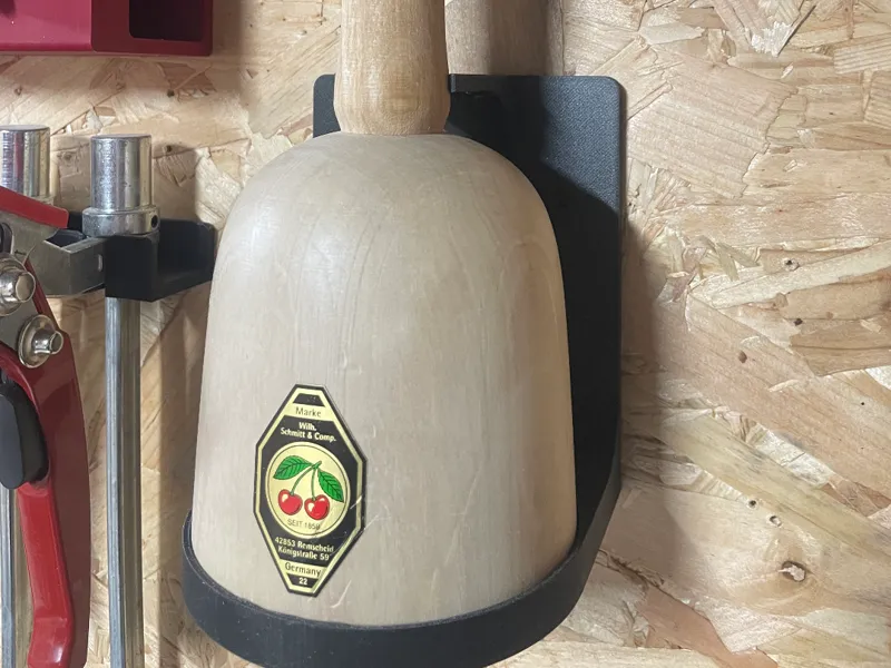 Wall-mounted holder for 100mm Kirschen mallet