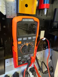 Support pour multimètre Klein Tools sur panneau perforé — photo 1
