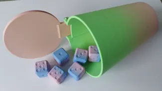 Dice cup with lid (hinged)