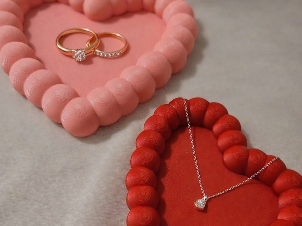 Heart-shaped jewelry tray