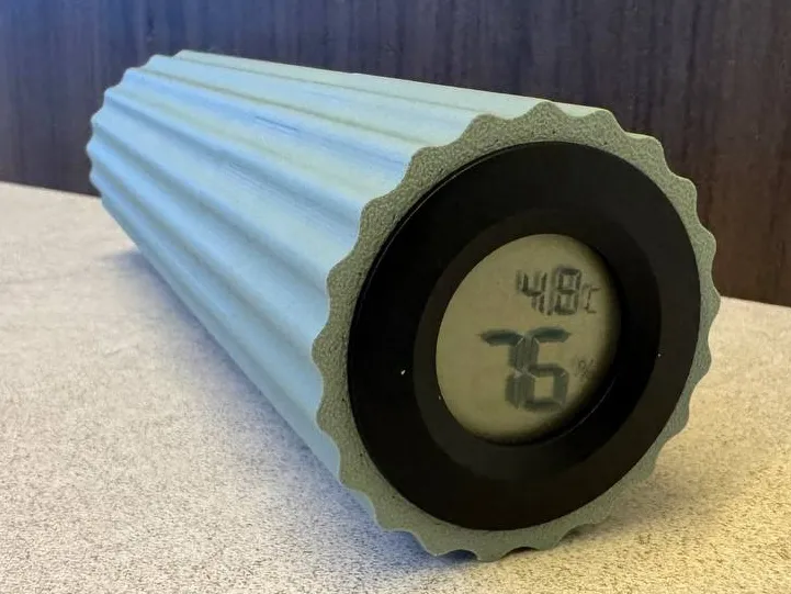 Case with screw-on cap and Hygrometer