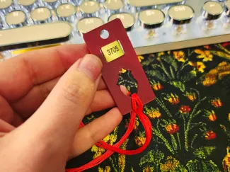 Bleeding Heart Embroidery Floss Organiser