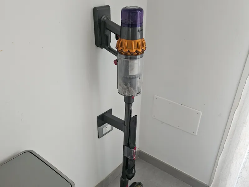 Dyson stand for 503 electric outlet