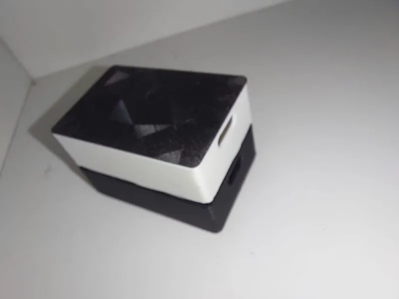 Stapelbare Box mit Deckel