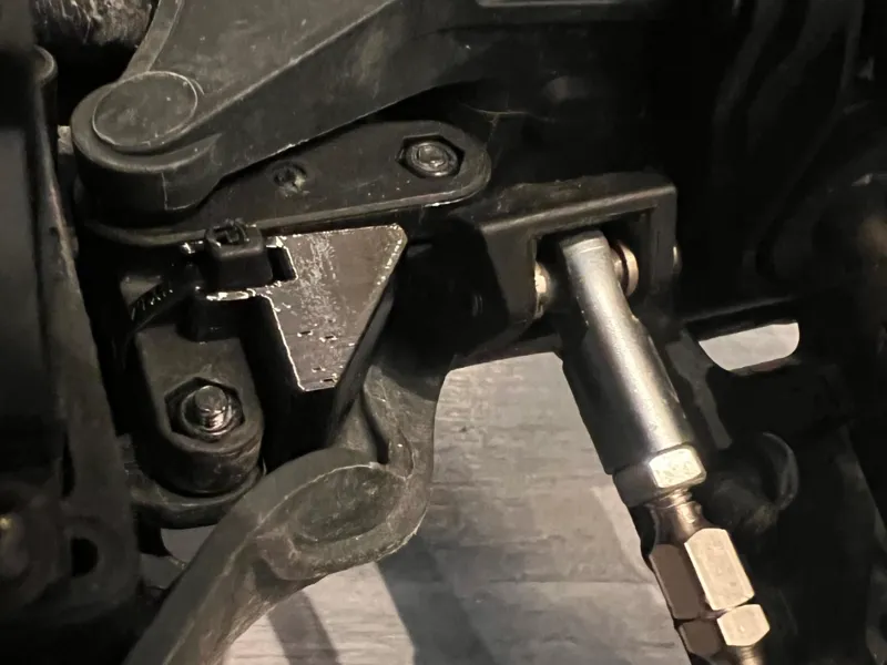 ARRMA Mojave 4s Steering anti stone Block