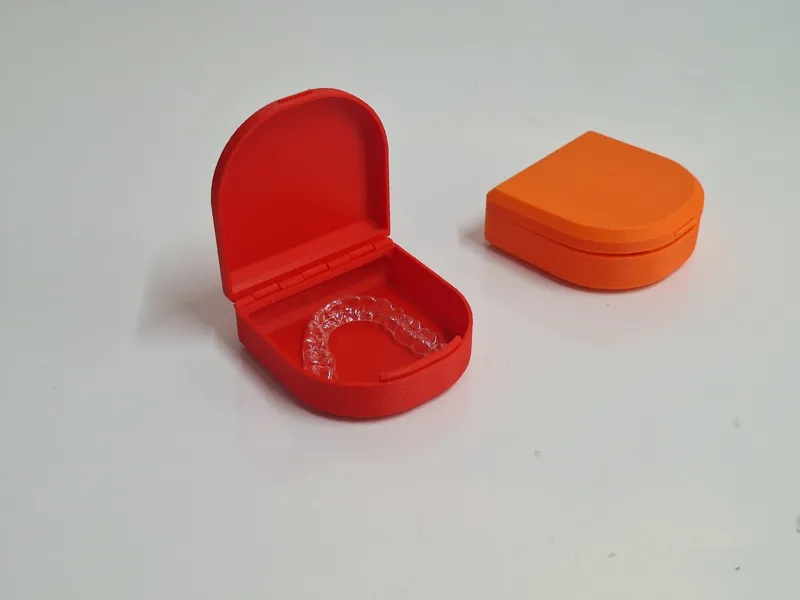 Retainer Case with Vent Holes