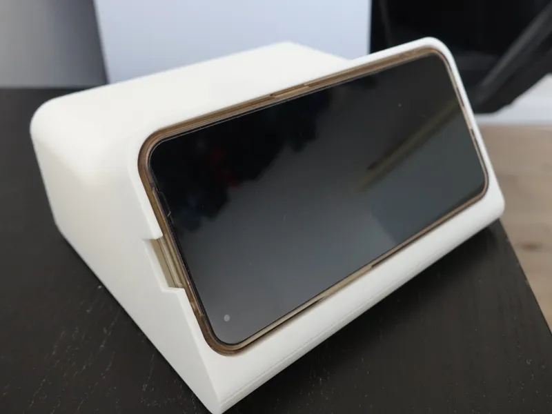 Nothing Phone 1 Standby Mode Dock 