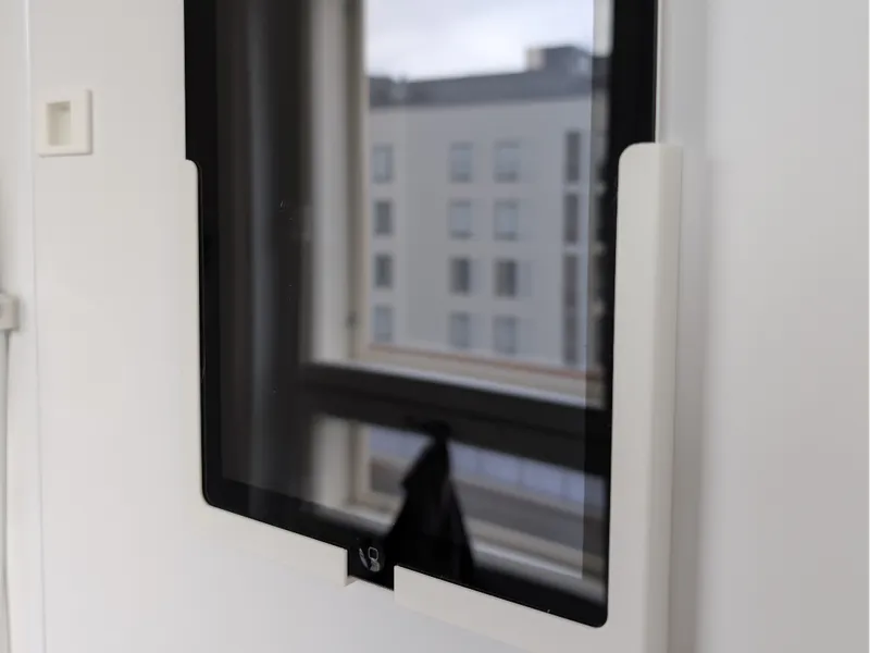 iPad 4 (2012) Magnetic Wall Mount