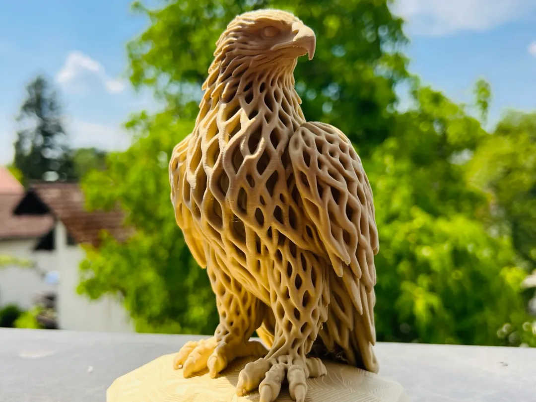 Aigle décoratif ajouré style bois