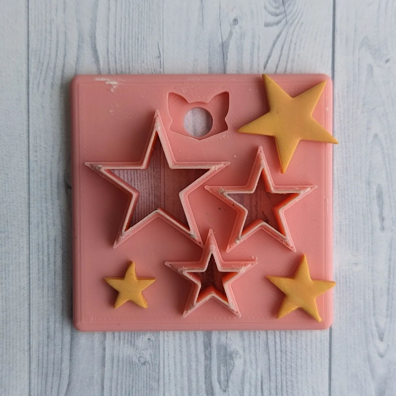 Multiple Size Stars Polymer Clay Earring Cutter view 3