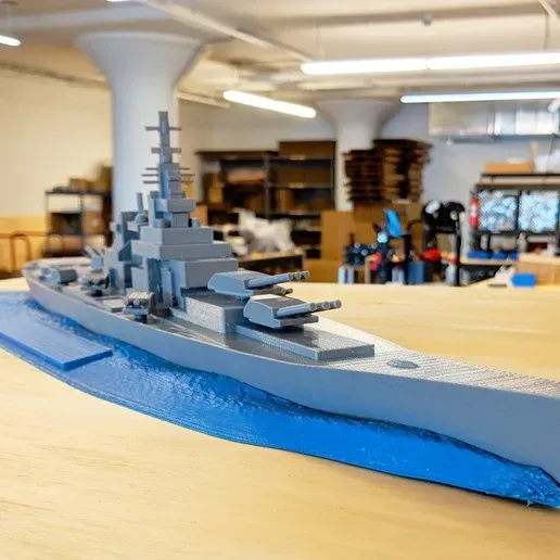 Maquette de navire de guerre français Richelieu 1:700 Trumpeter 05750