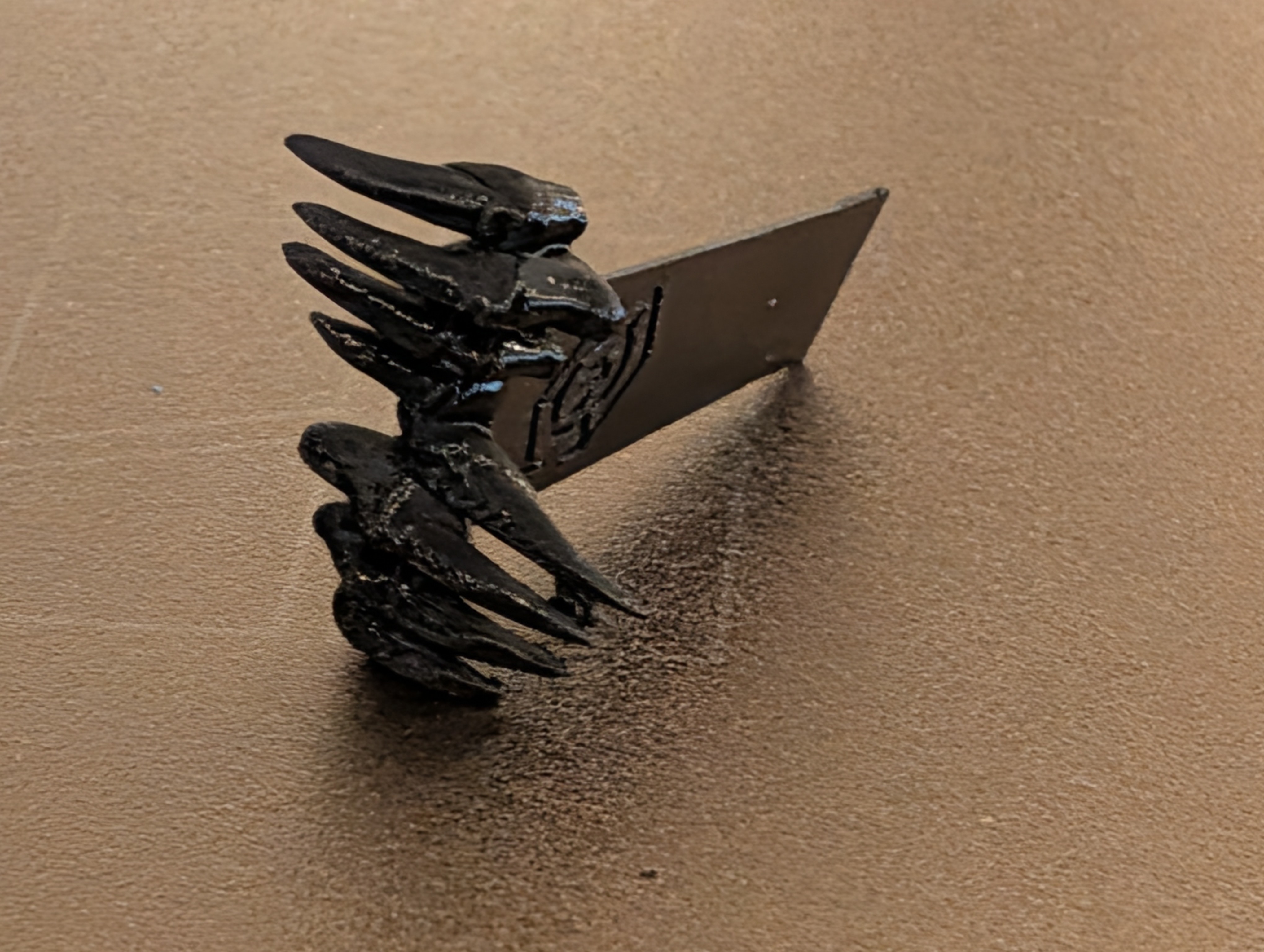 Miniatura 2 do modelo 3D Bookmark demon hands