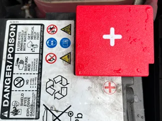 Batteriepolabdeckung