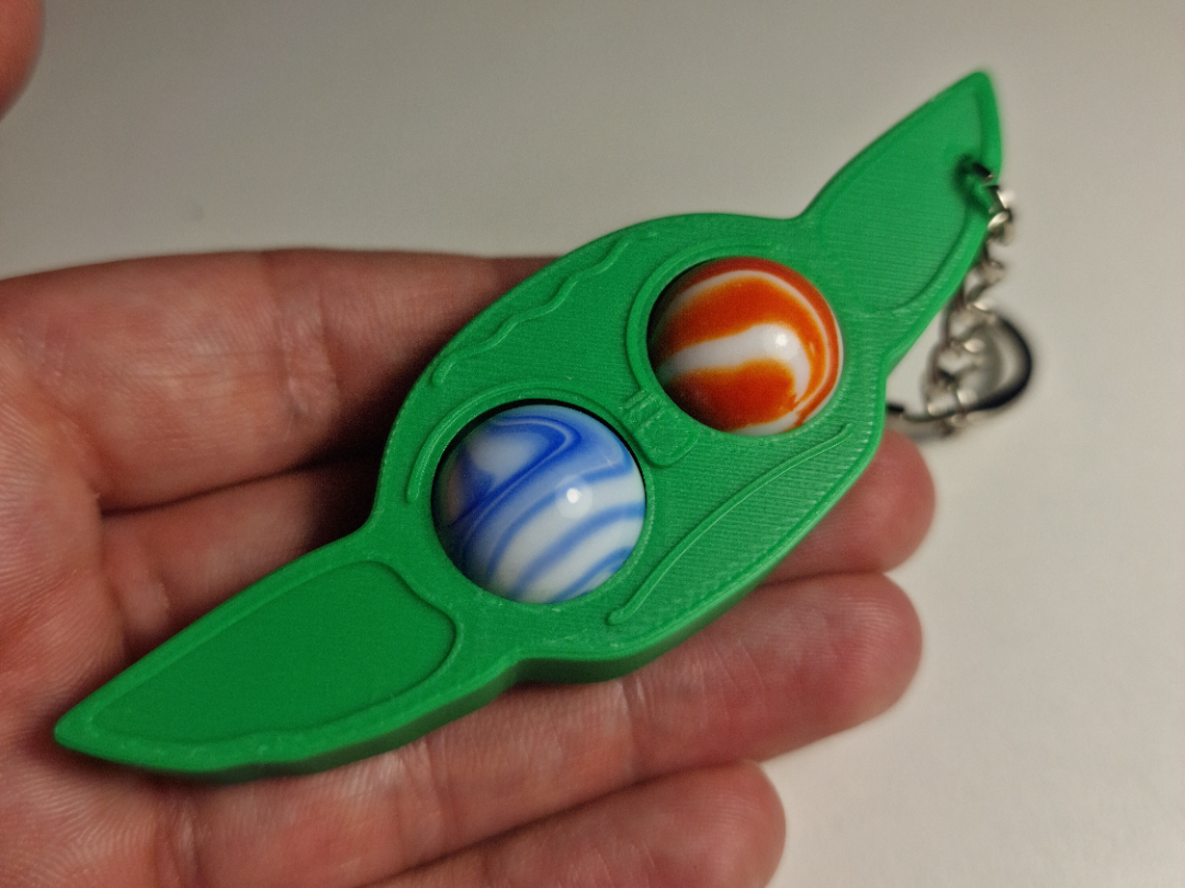 Keychain Grogu-like with moving marble eyeballs
