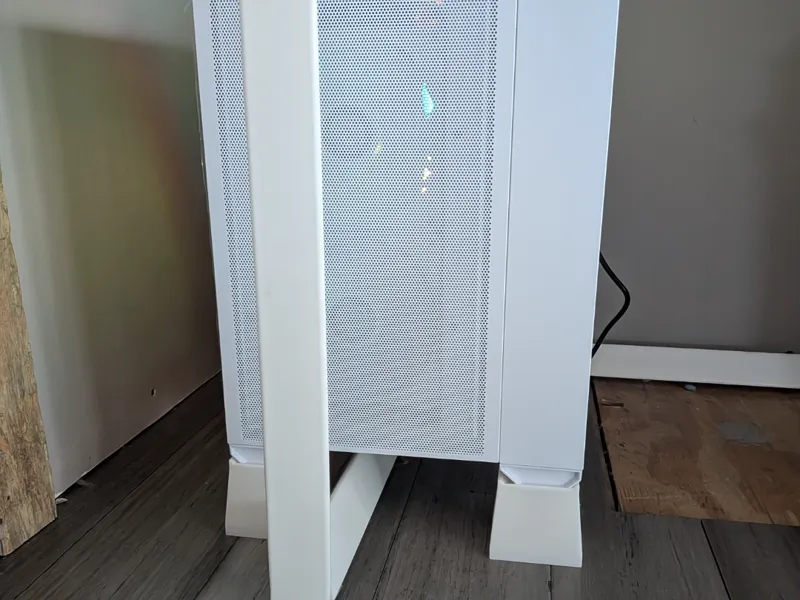 Lian Li 011 Air Mini Foot Stands