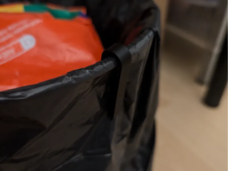Trash bag clip