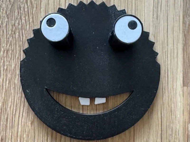 Scrub Daddy/Mommy Holder with Crazy Eyes